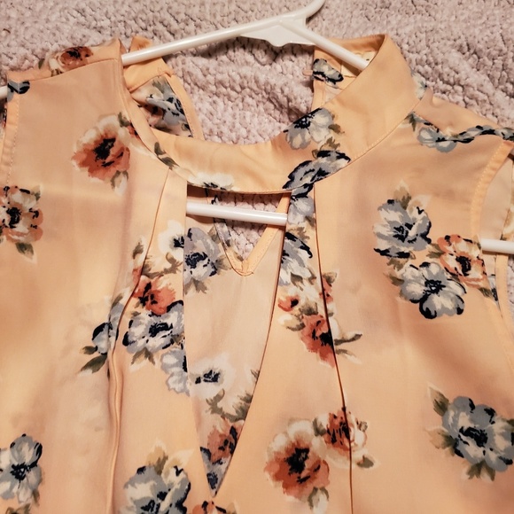 Blouse - Picture 2 of 3